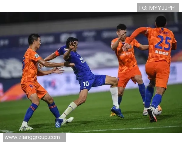 大连一方与山东鲁能激烈冲突视频曝光引发球迷热议与反思